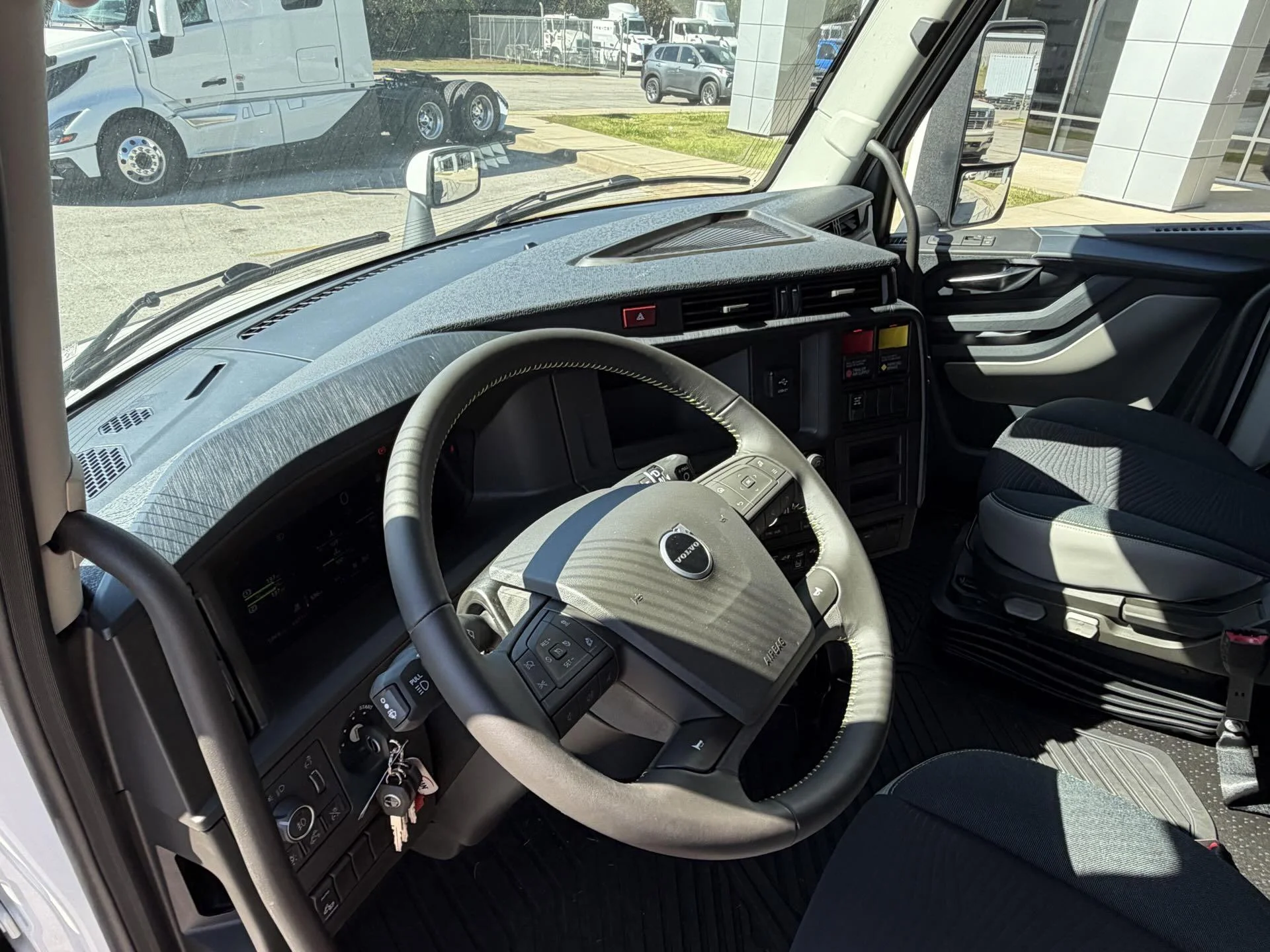 2026 Volvo VNL 860 - image 14