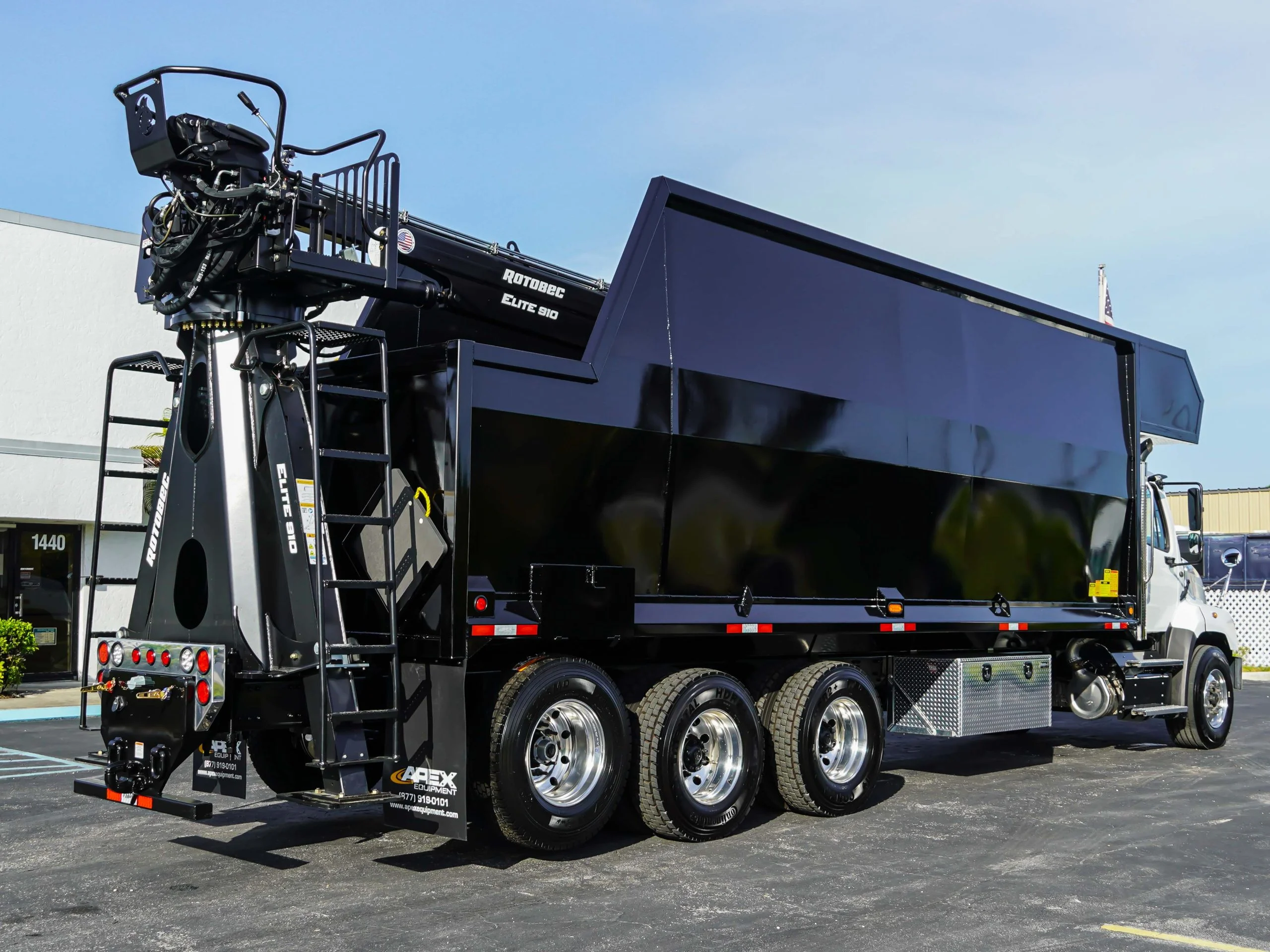 2026 Freightliner 114SD — photo 3