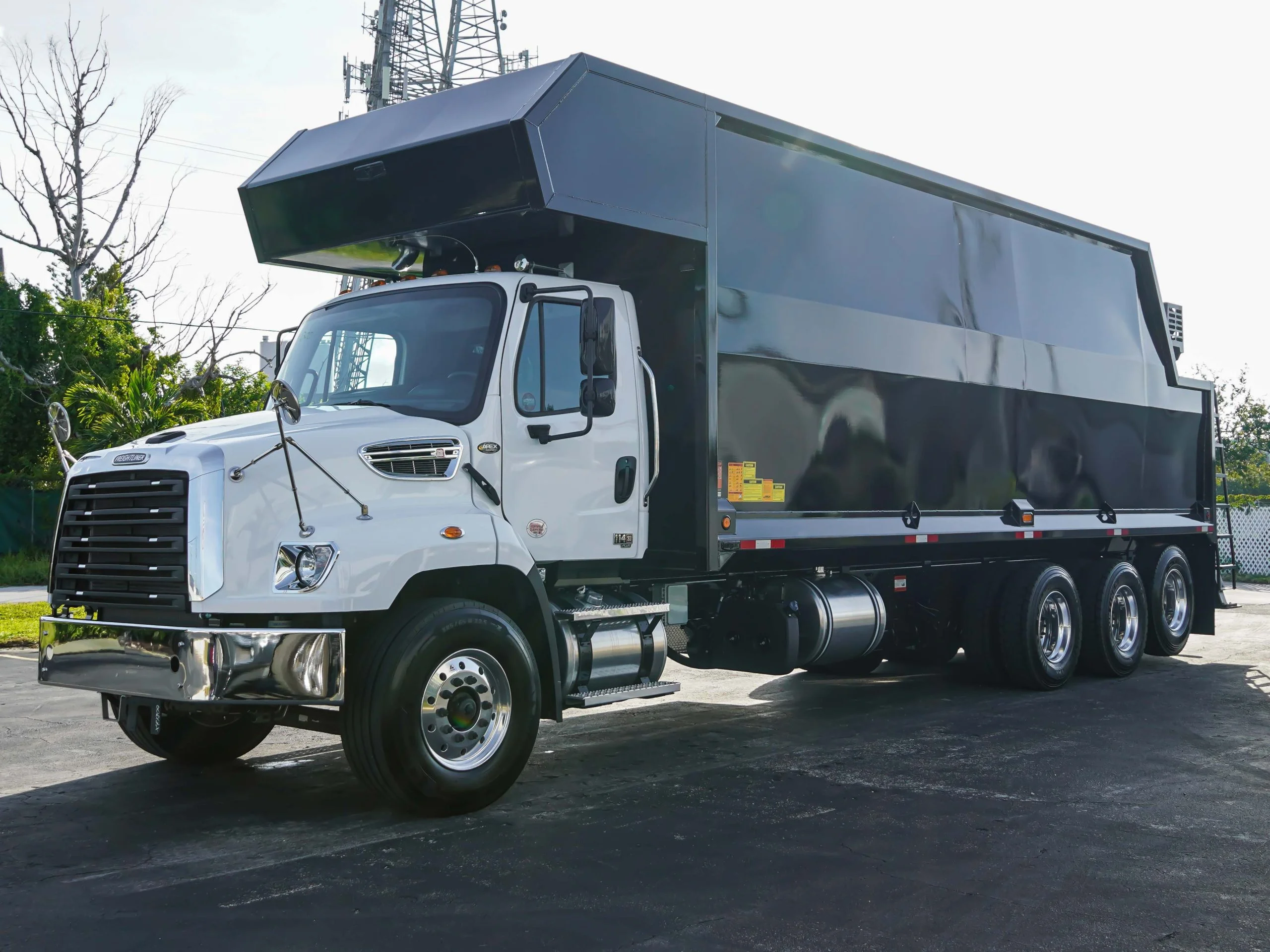 2026 Freightliner 114SD — photo 2