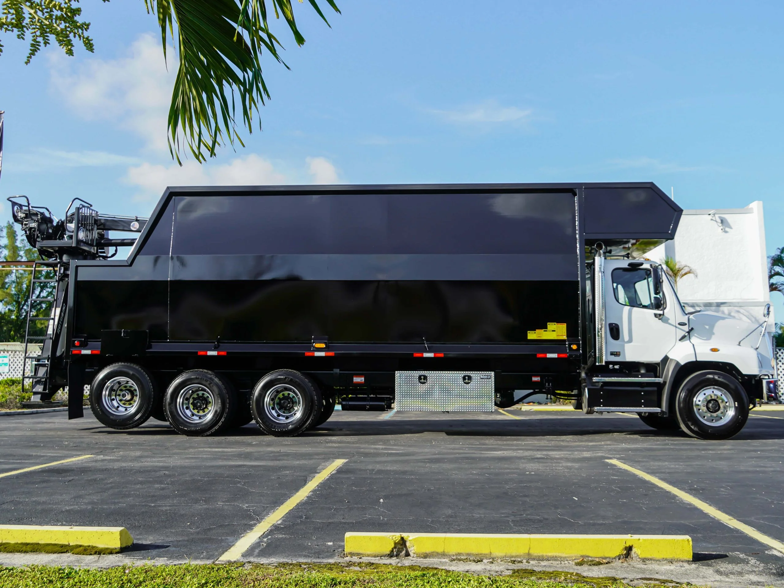 2026 Freightliner 114SD — photo 5
