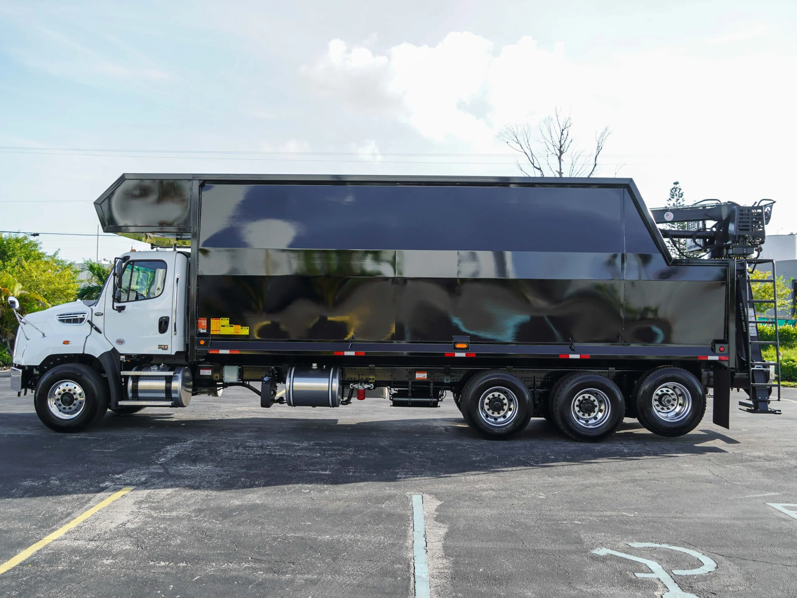 2026 Freightliner 114SD — photo 6