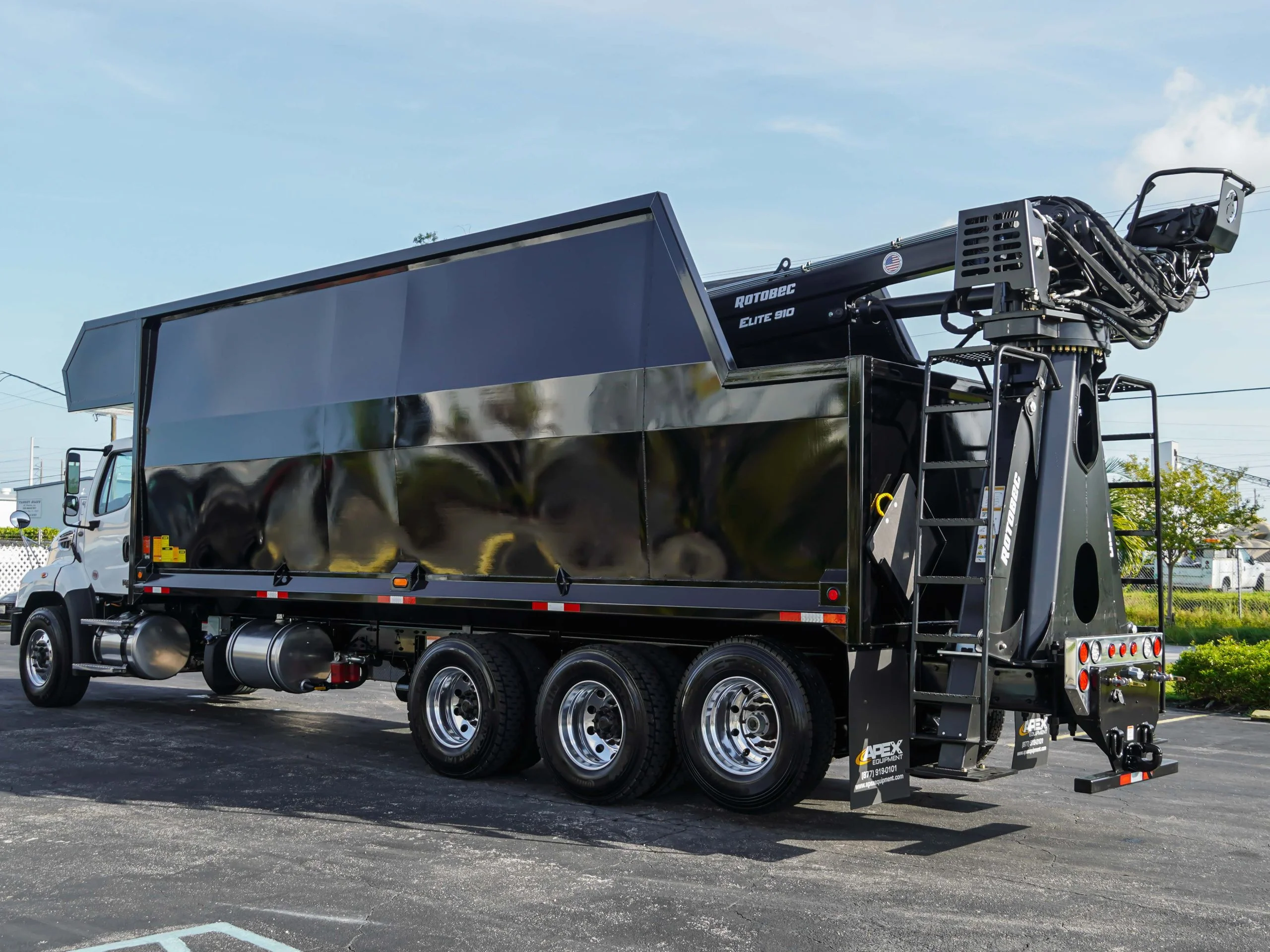 2026 Freightliner 114SD — photo 4