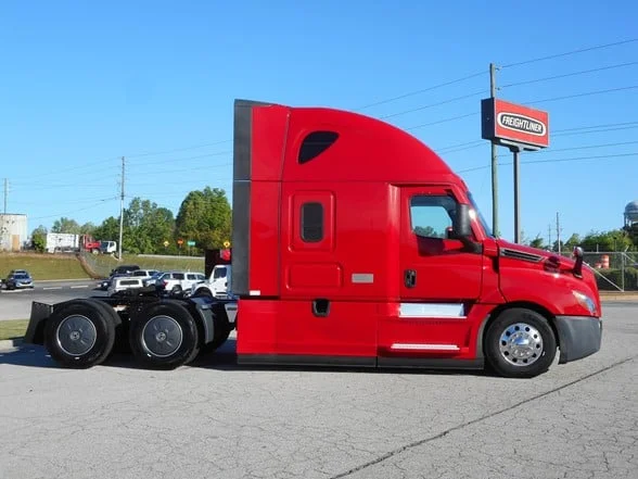 2023 FREIGHTLINER Cascadia 126 - image 8