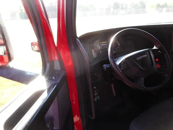 2023 FREIGHTLINER Cascadia 126 - image 11