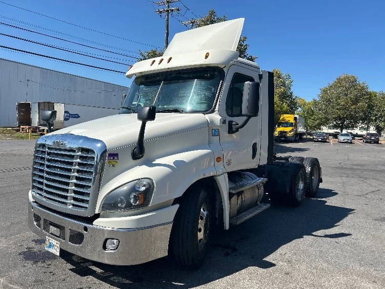 2019 Freightliner Cascadia in Albany, NY — photo 3