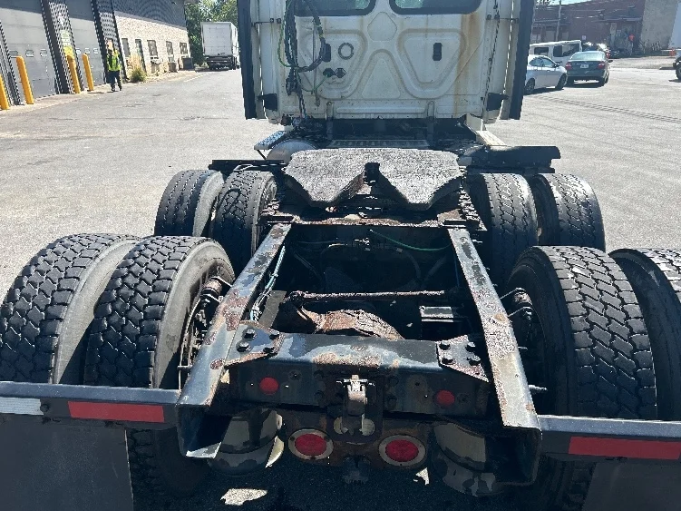 2019 Freightliner Cascadia in Albany, NY — photo 6