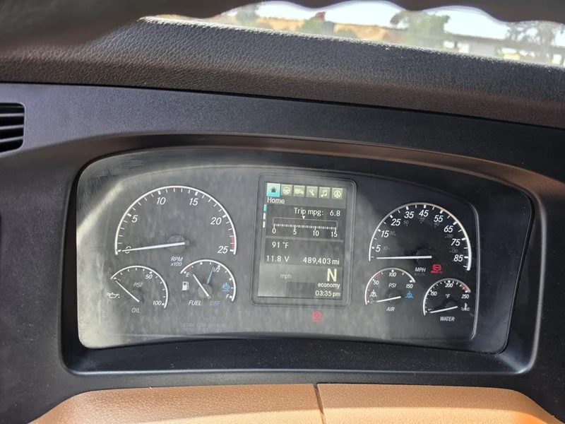 2020 Freightliner Cascadia in Fresno, CA — photo 14