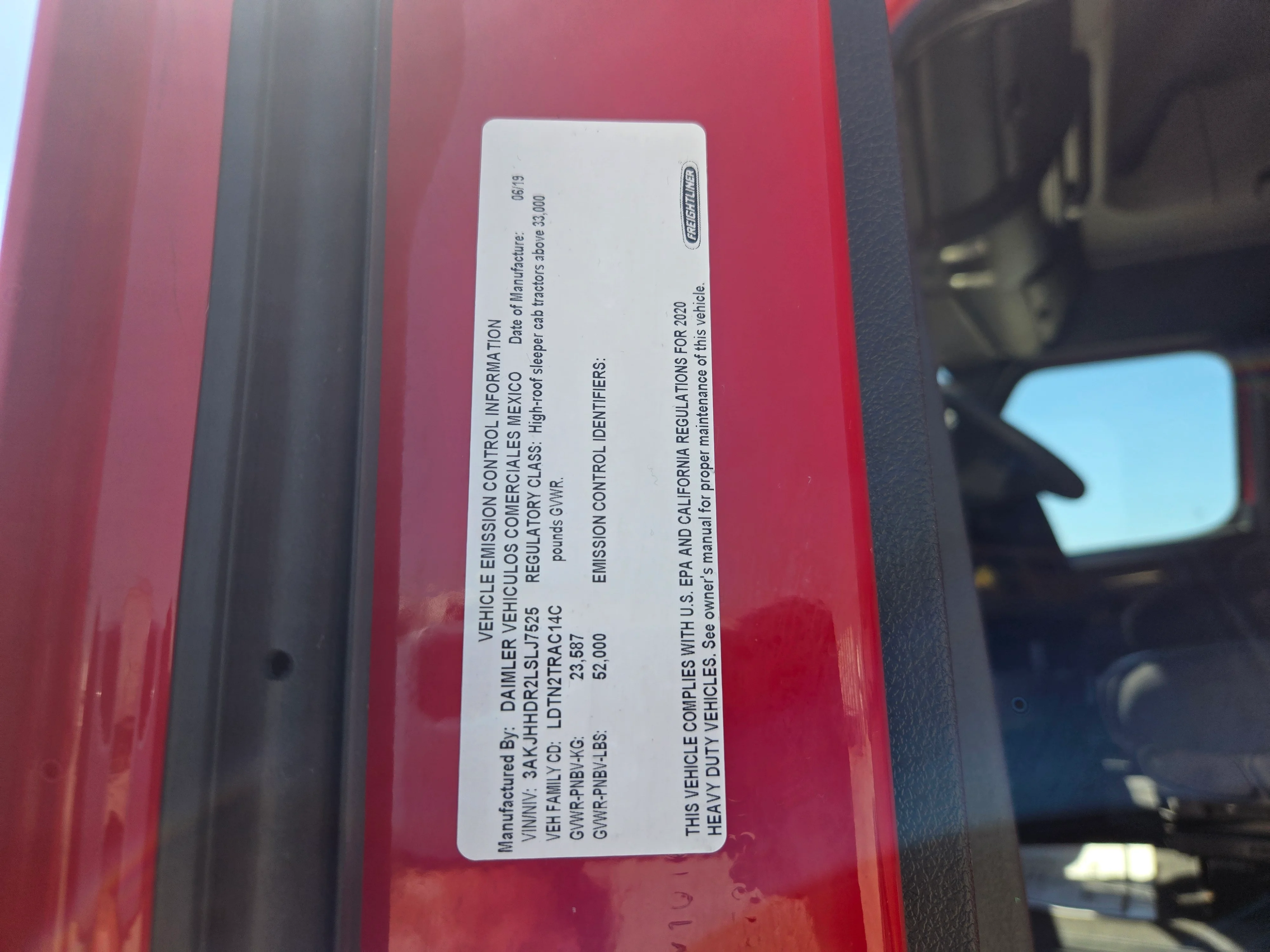 2020 Freightliner Cascadia in Fresno, CA — photo 17