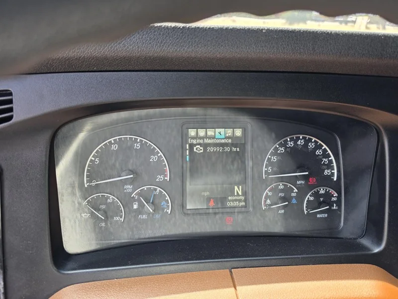 2020 Freightliner Cascadia in Fresno, CA — photo 13