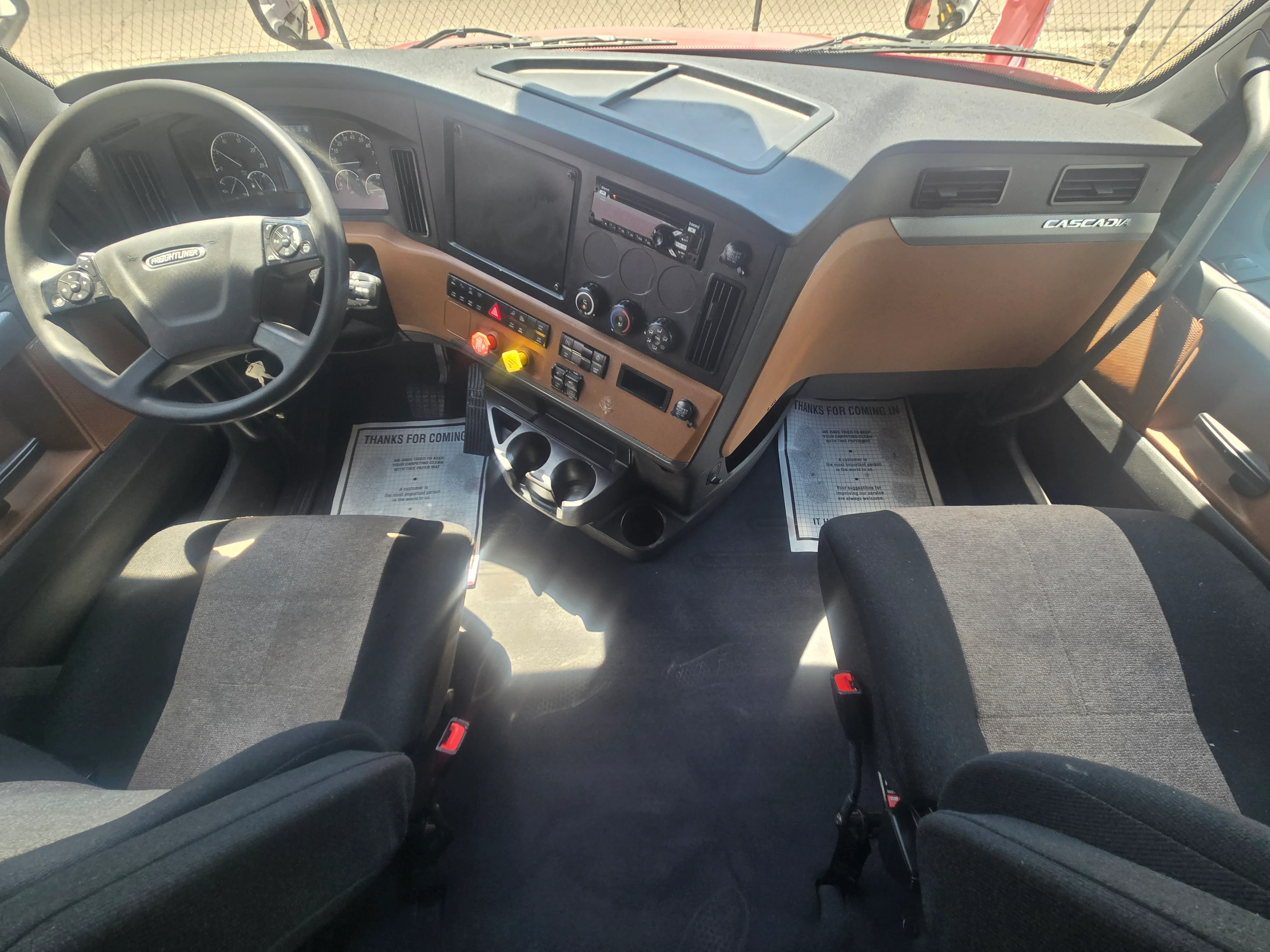 2020 Freightliner Cascadia in Fresno, CA — photo 11