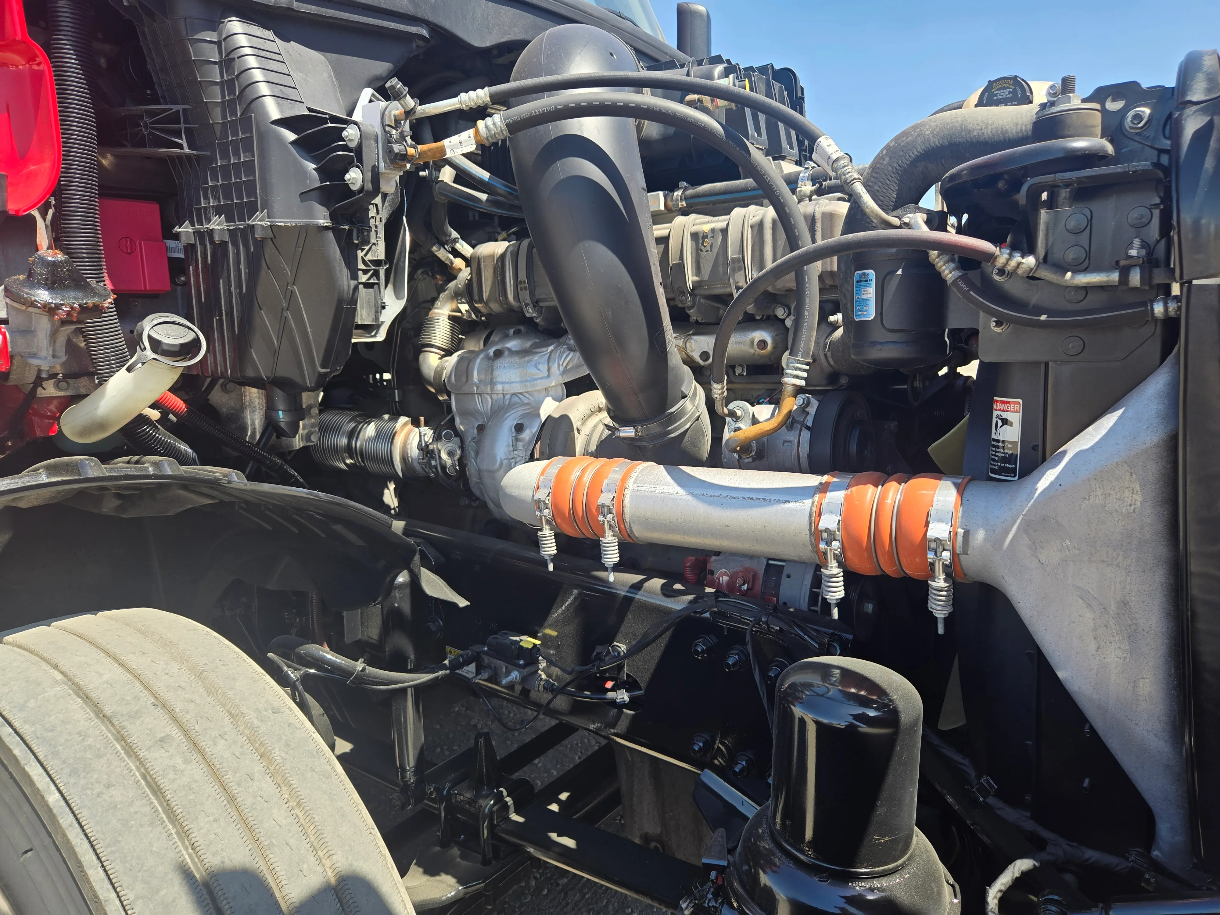 2020 Freightliner Cascadia in Fresno, CA — photo 16