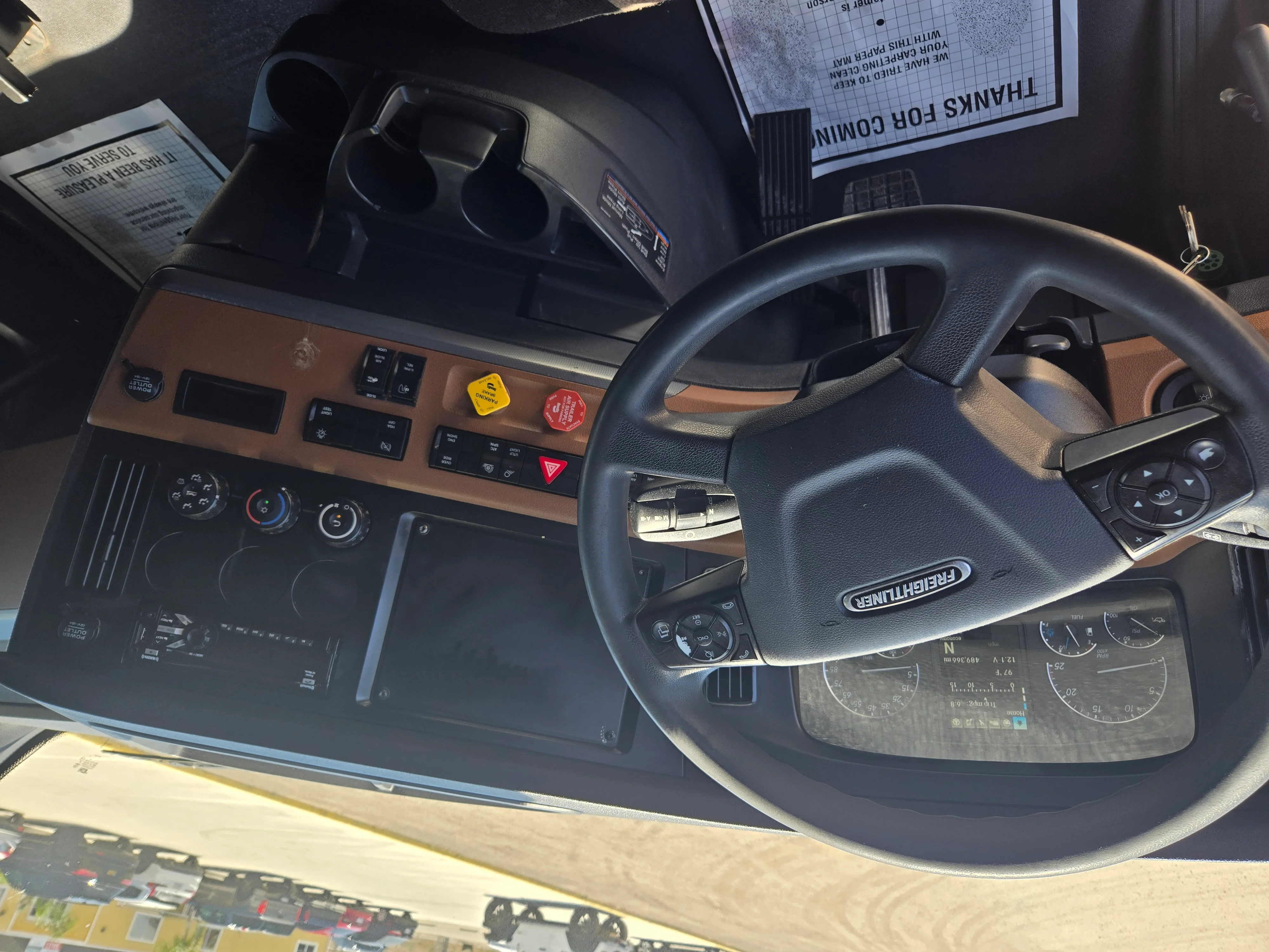 2020 Freightliner Cascadia in Fresno, CA — photo 10