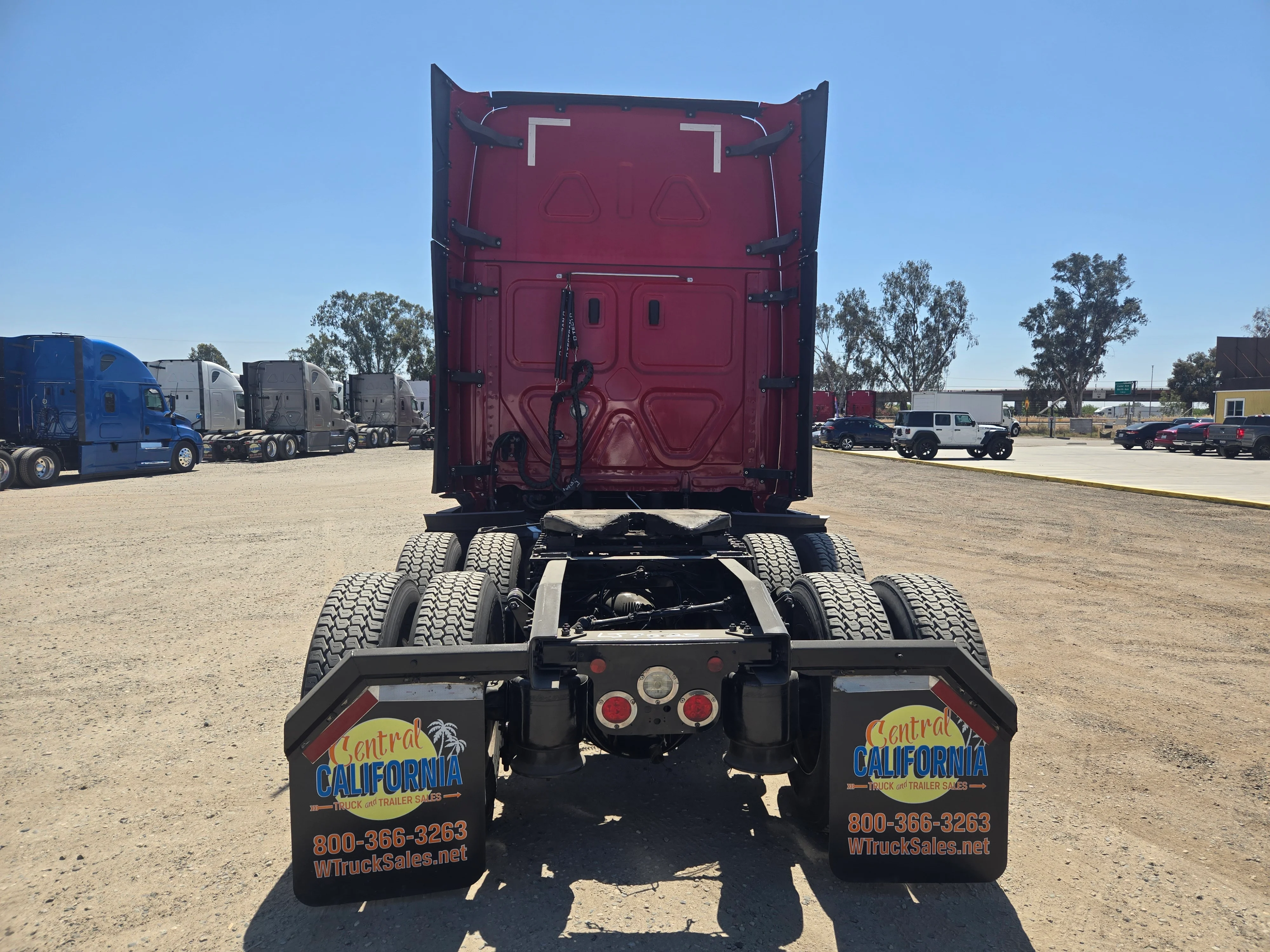 2020 Freightliner Cascadia in Fresno, CA — photo 6