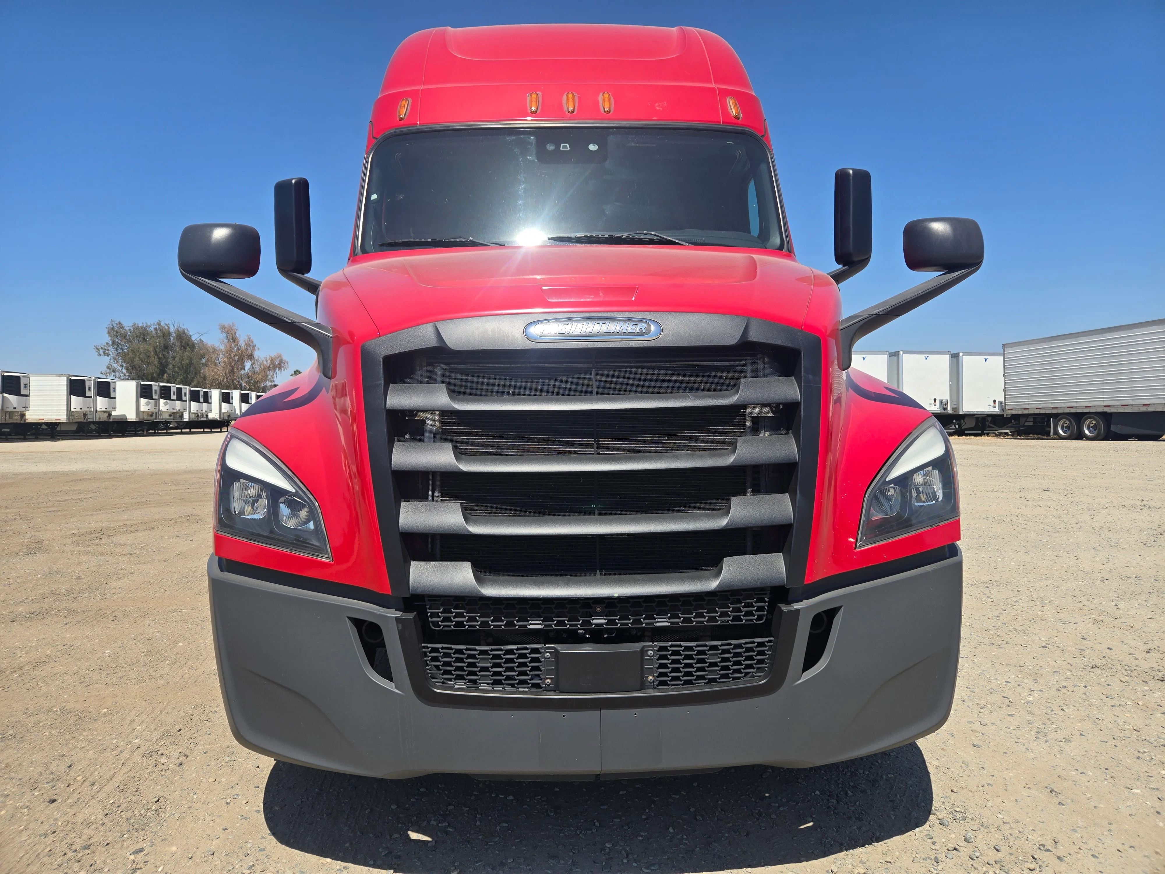 2020 Freightliner Cascadia in Fresno, CA — photo 2