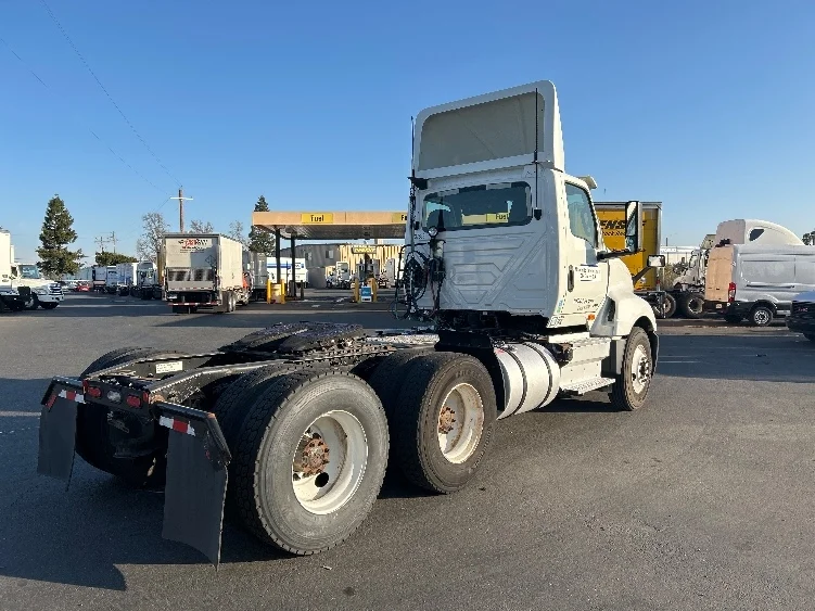 2020 International LT - image 7