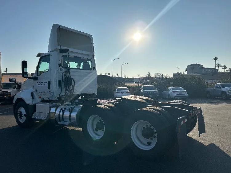 2020 International LT - image 5