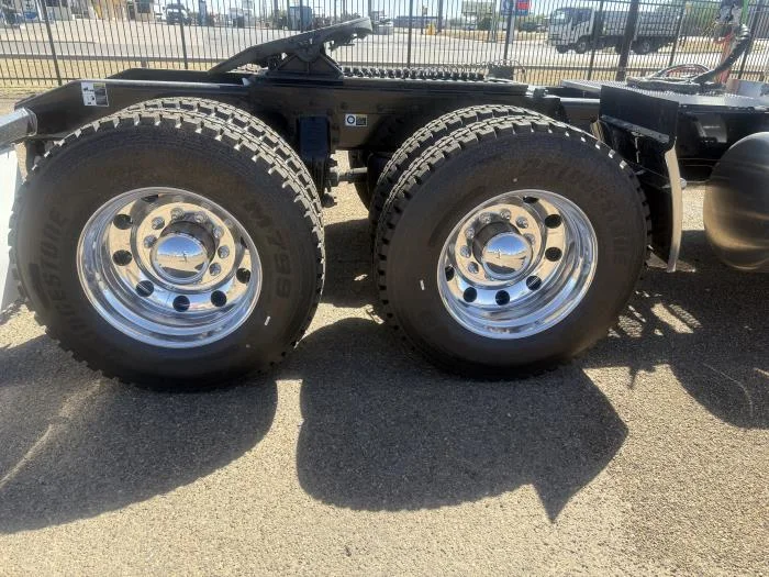 2027 Peterbilt 567 - image 12