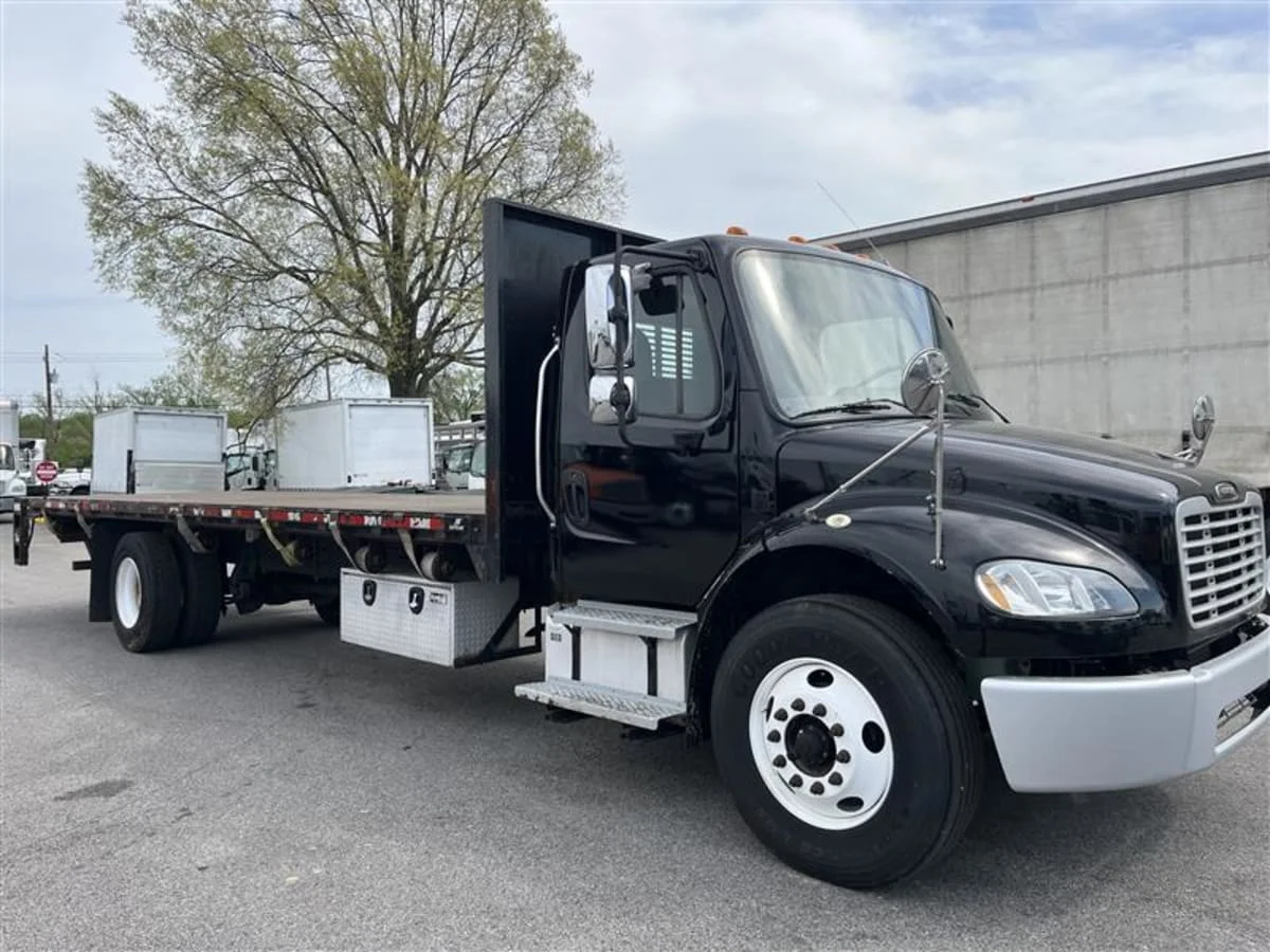 2019 Freightliner M2 106 in Beltsville, MD — photo 3