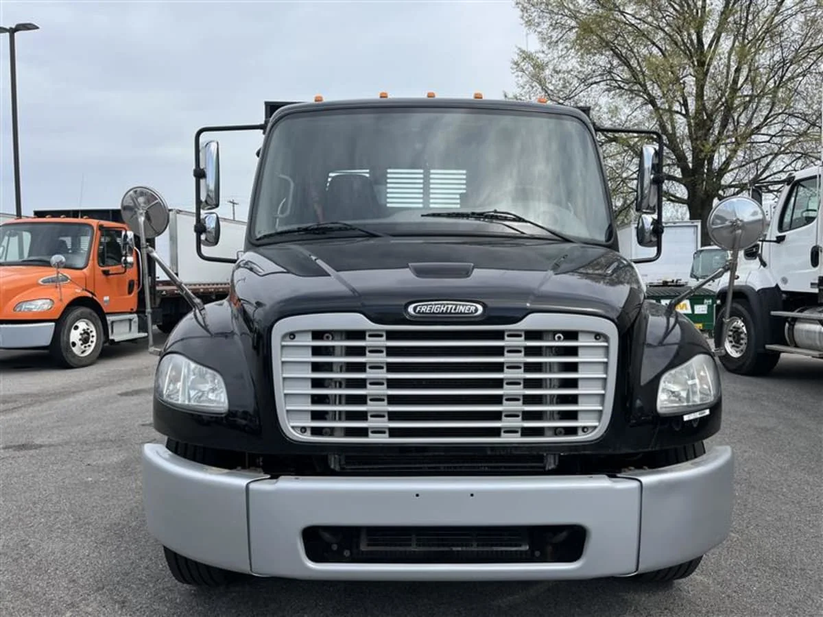 2019 Freightliner M2 106 in Beltsville, MD — photo 2