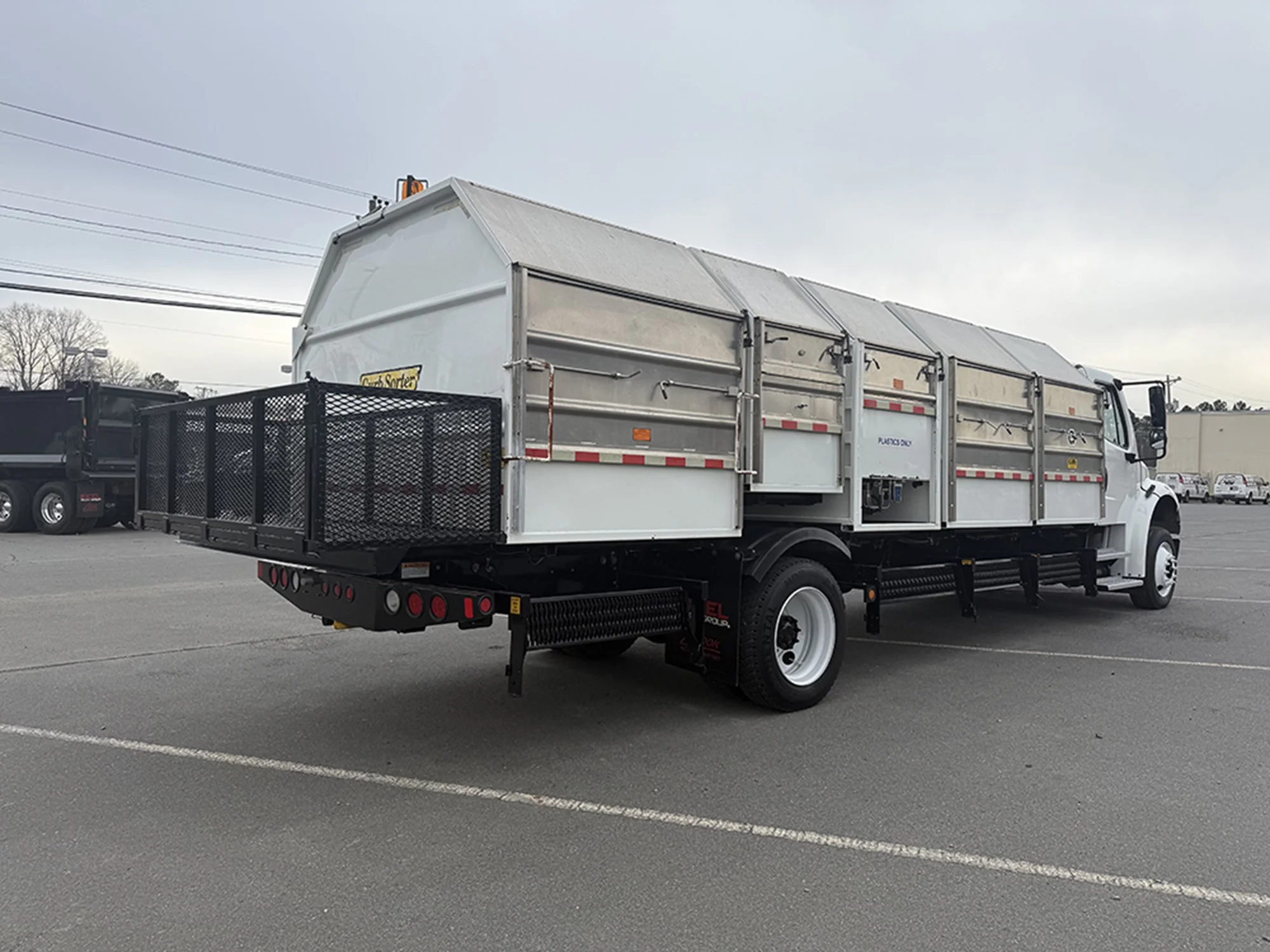 2020 Freightliner M2 106 - image 4