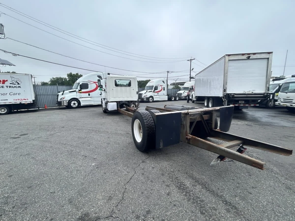 2015 Hino 338 - image 6