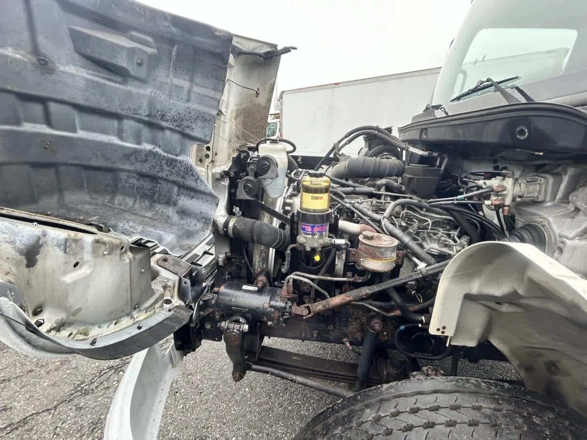 2015 Hino 338 - image 8