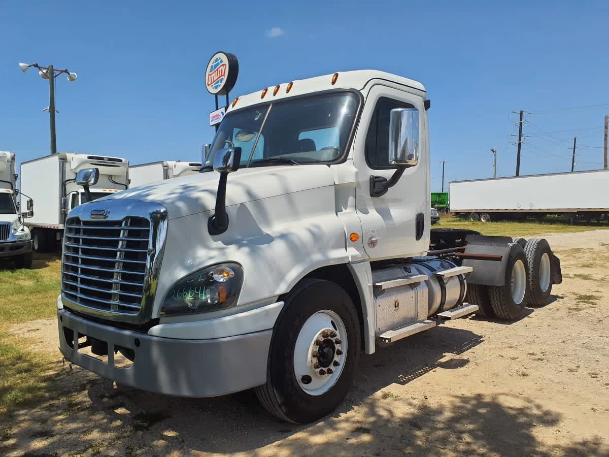2020 Freightliner Cascadia in Converse, TX — photo 3
