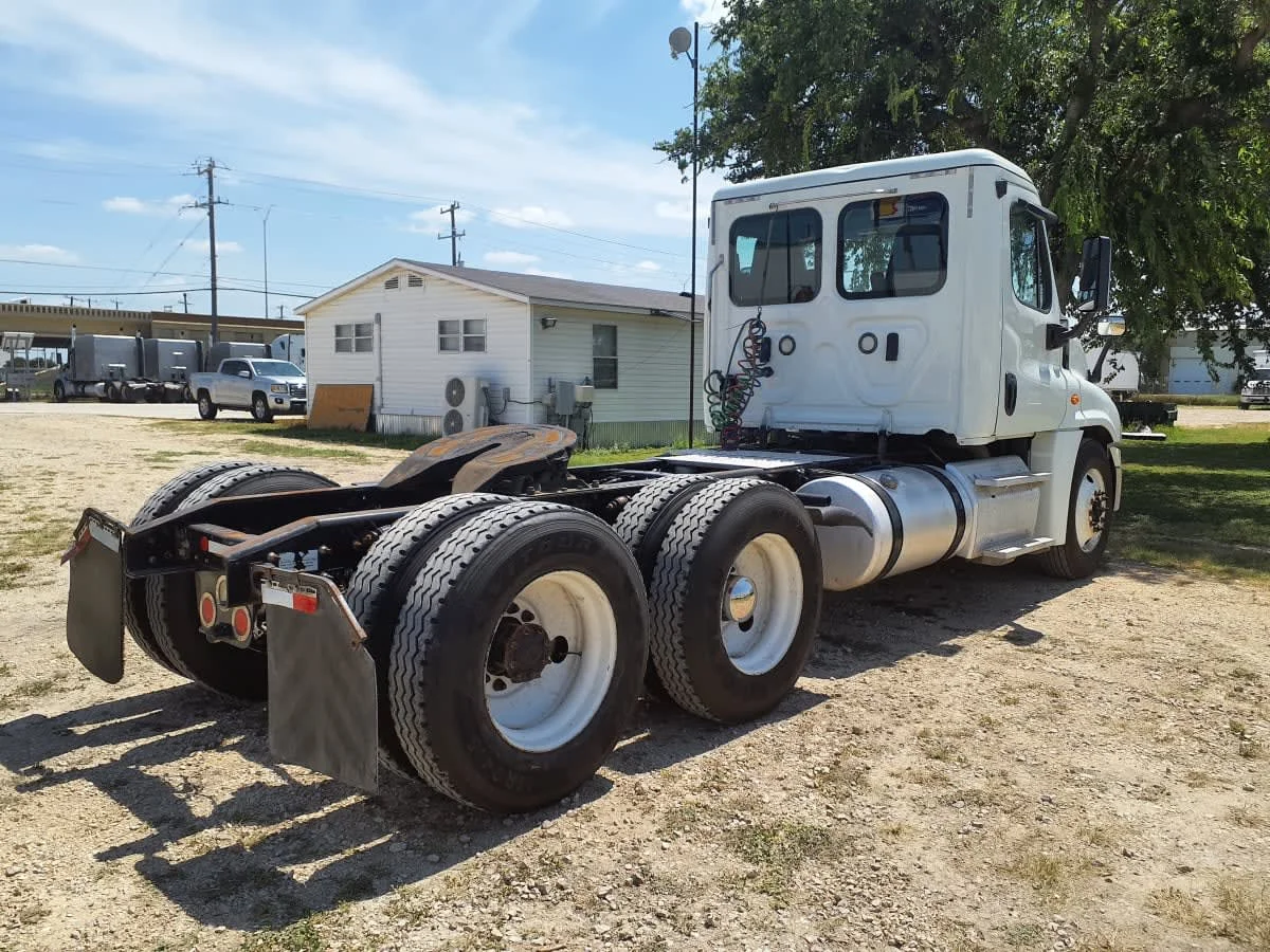2020 Freightliner Cascadia in Converse, TX — photo 4