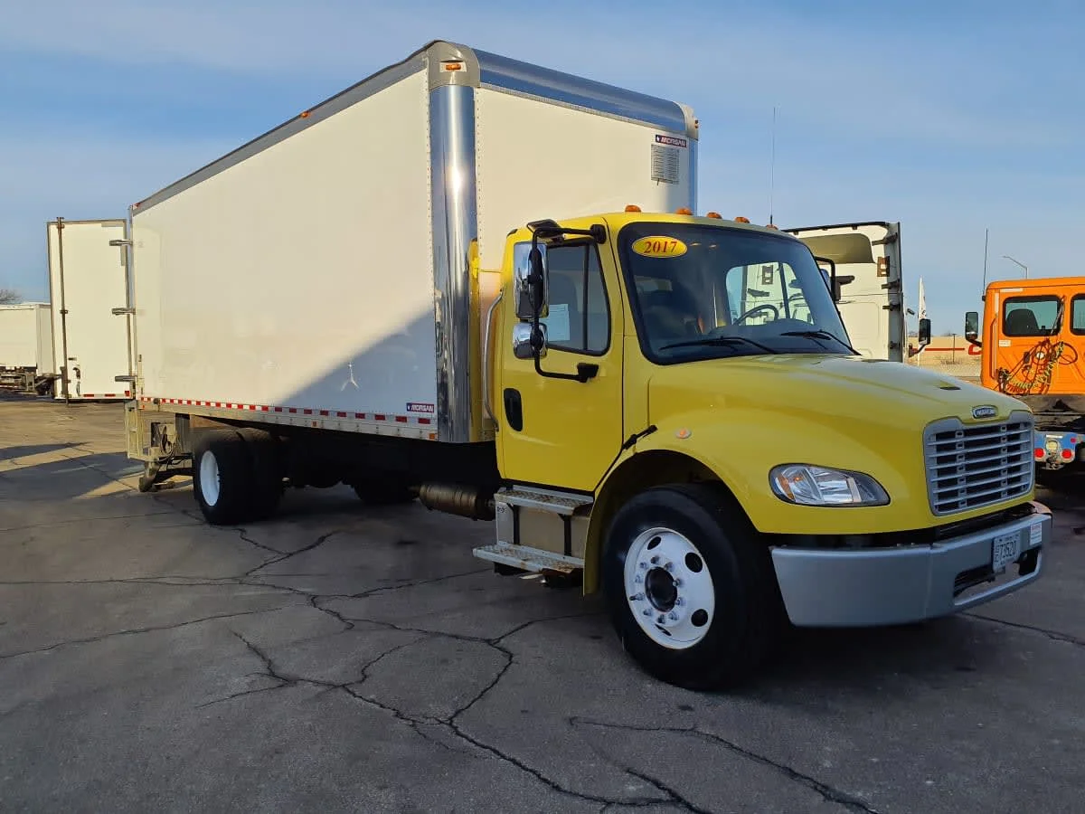 2017 Freightliner M2 106 - image 3