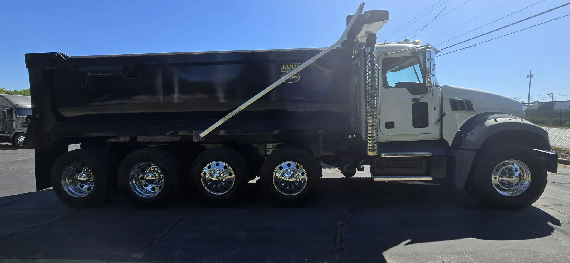 2024 Mack Granite - image 3