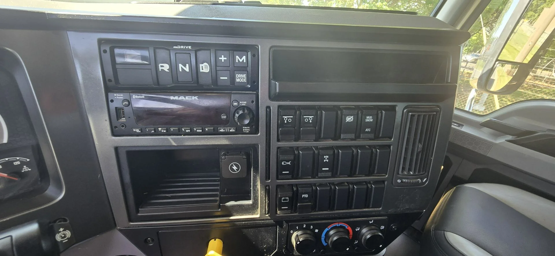 2024 Mack Granite - image 29