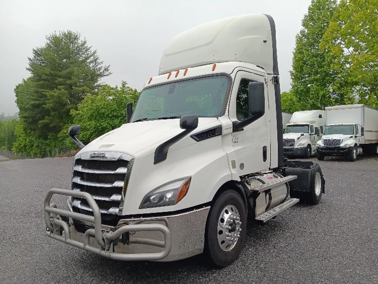 2020 Freightliner Cascadia in Cleveland, TN — photo 3
