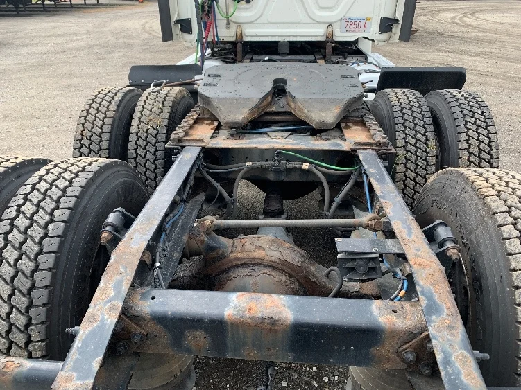 2019 Freightliner Cascadia - image 6