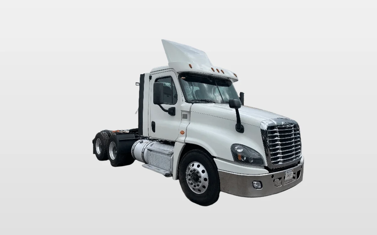 2019 Freightliner Cascadia - image 1