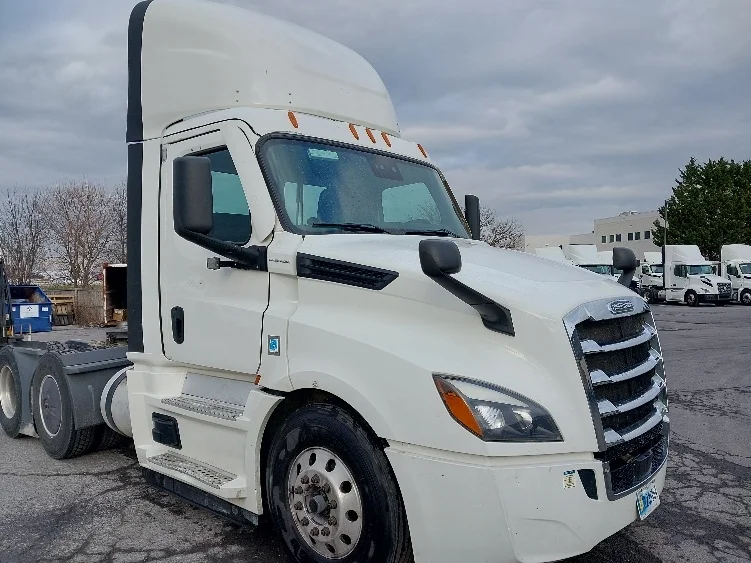 2022 Freightliner Cascadia - image 1