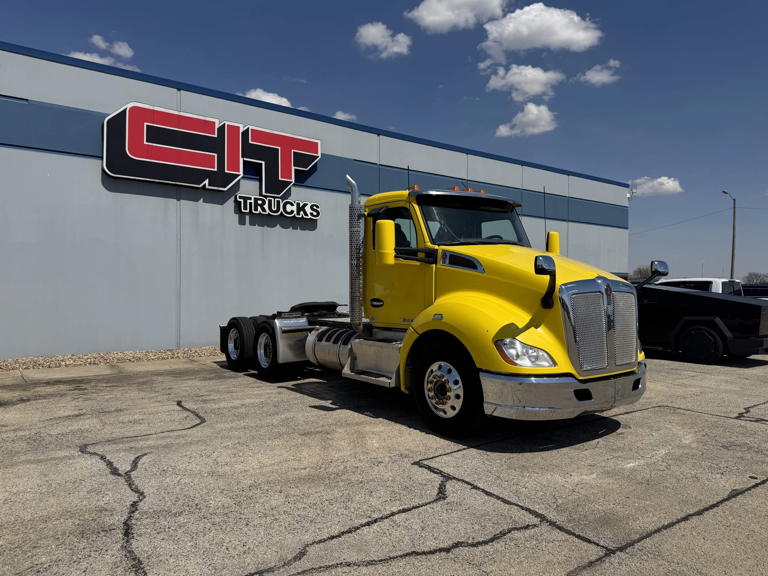 2016 Kenworth T680 - image 3