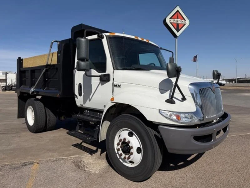 2021 International MV in AMARILLO — photo 2