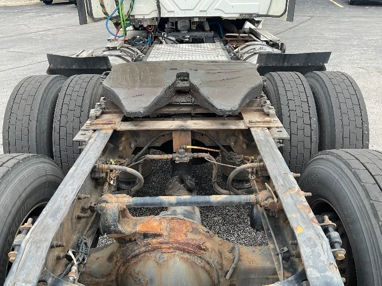 2020 International LT - image 6