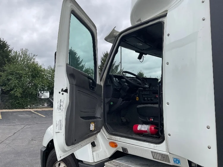 2020 International LT - image 9