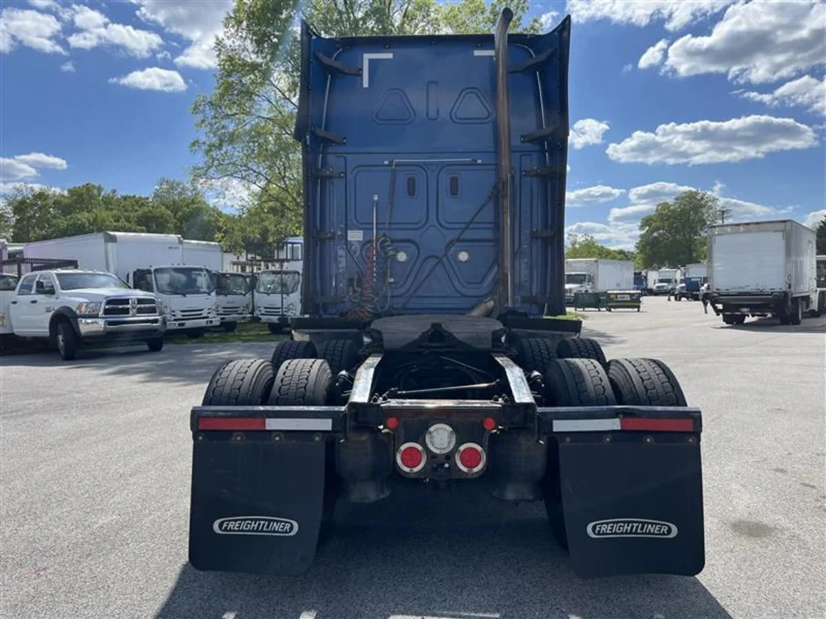 2020 Freightliner Cascadia in Beltsville, MD — photo 5