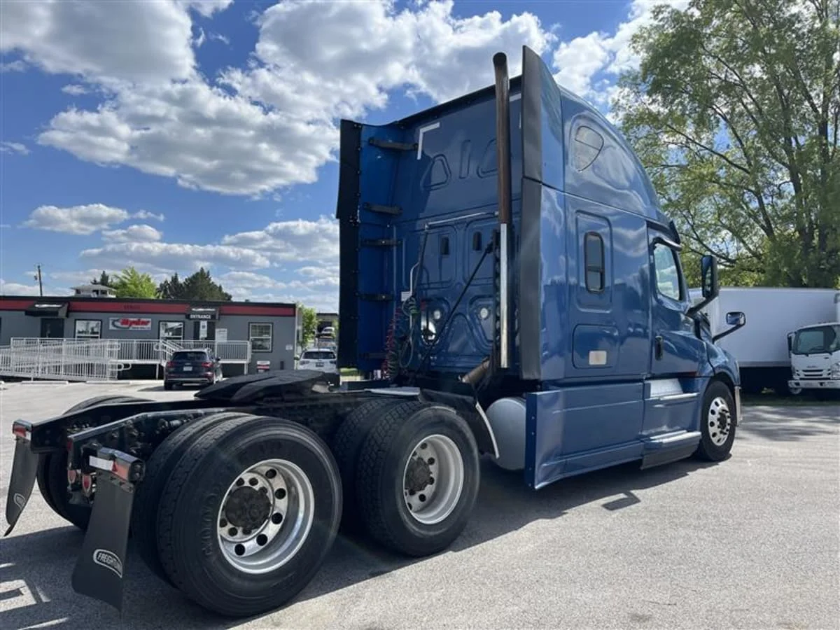 2020 Freightliner Cascadia in Beltsville, MD — photo 4