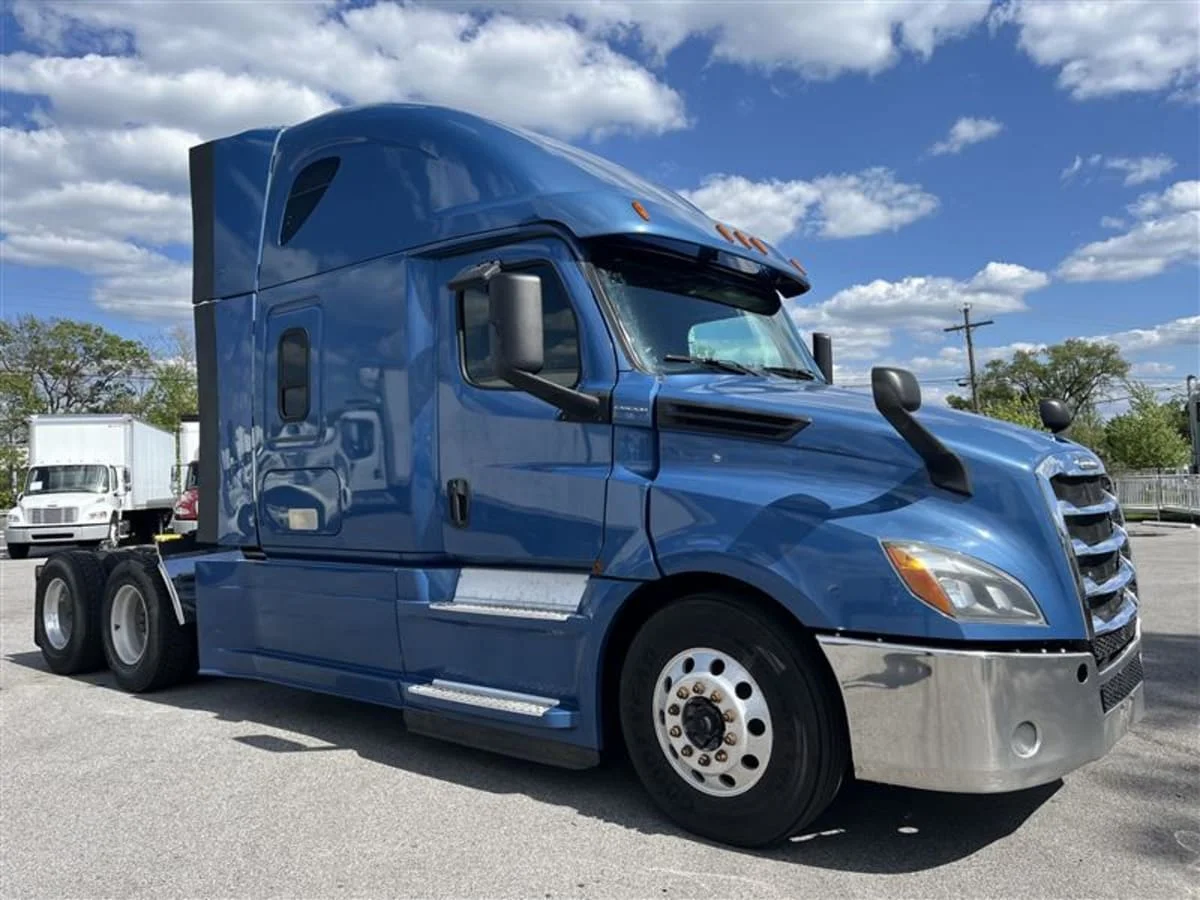 2020 Freightliner Cascadia in Beltsville, MD — photo 3