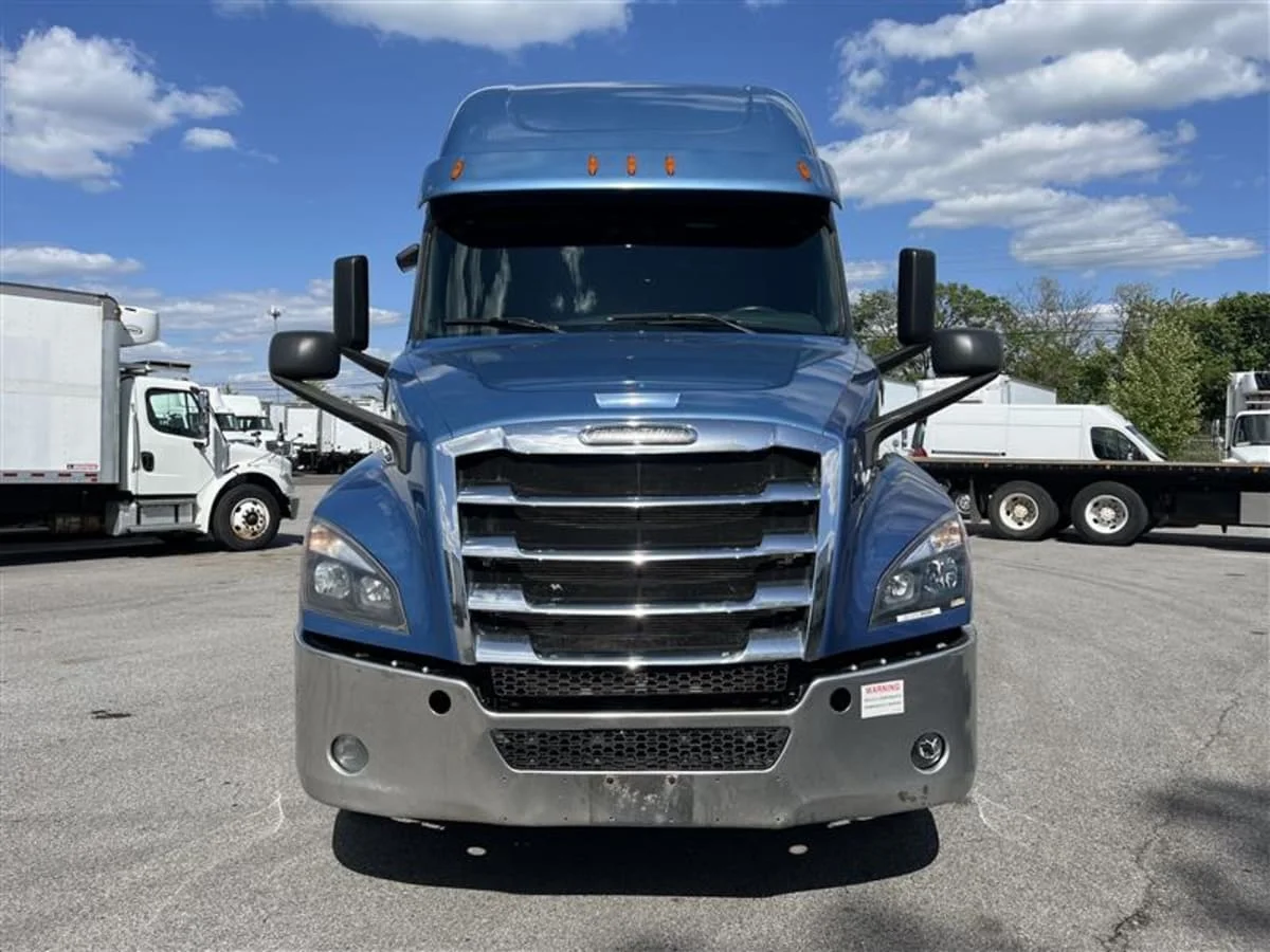 2020 Freightliner Cascadia in Beltsville, MD — photo 2
