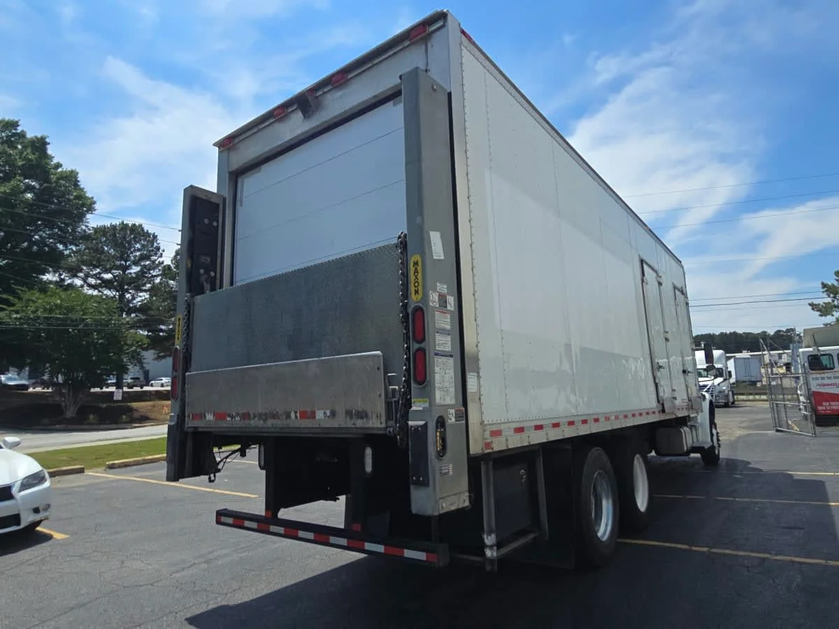 2019 Freightliner M2 106 in Doraville, GA — photo 4