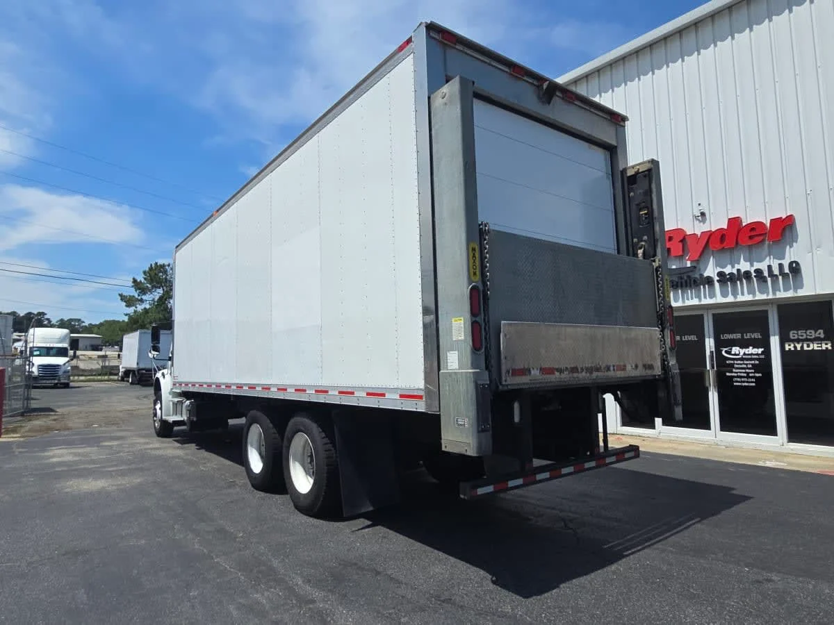 2019 Freightliner M2 106 in Doraville, GA — photo 6
