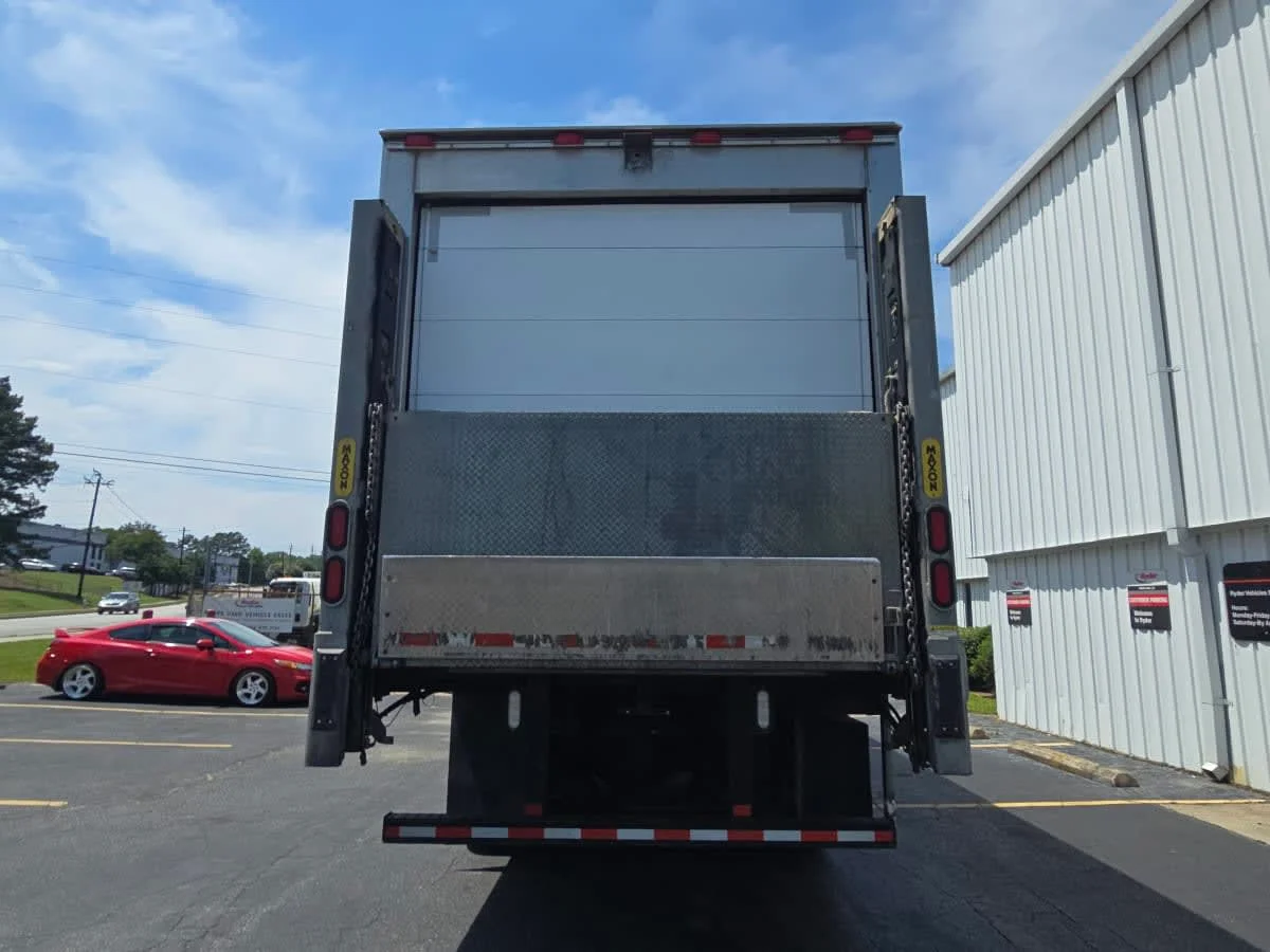 2019 Freightliner M2 106 in Doraville, GA — photo 5
