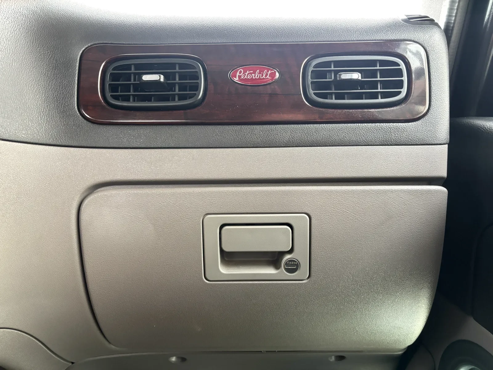 2023 Peterbilt 389 - image 19