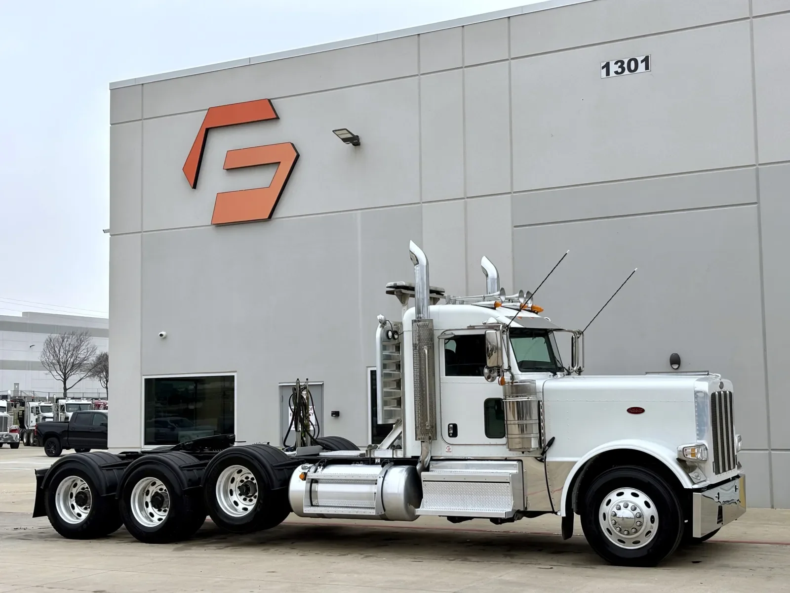 2023 Peterbilt 389 in Hutchins, TX