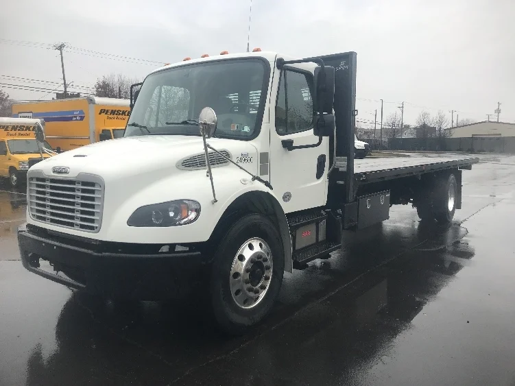 2019 Freightliner M2 106 - image 3