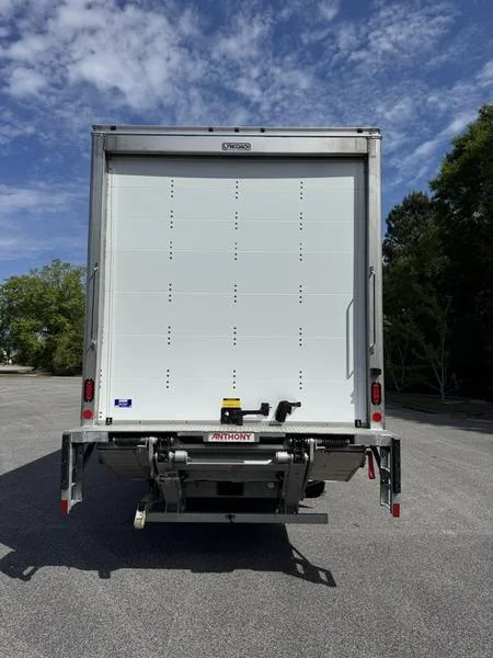 2027 Freightliner M2 106 — photo 4